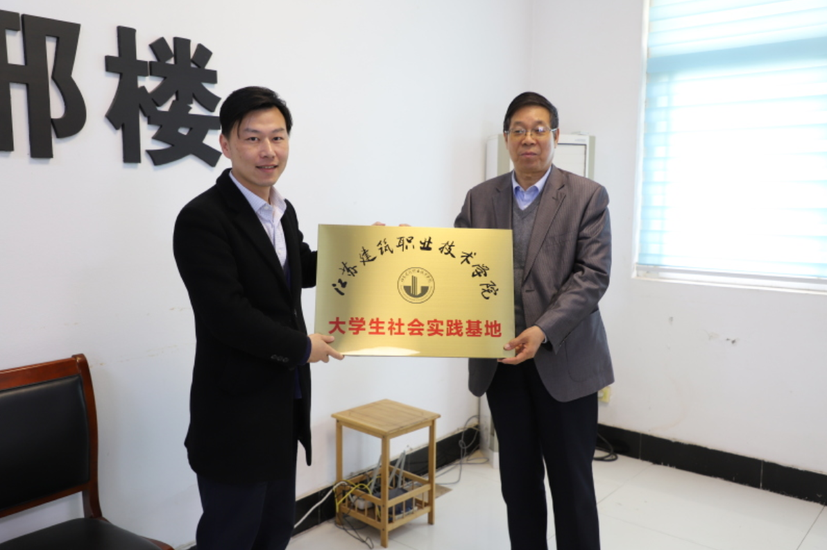 校外輔導(dǎo)“加油站”，高校社會(huì)實(shí)踐基地實(shí)現(xiàn)“校地共建”