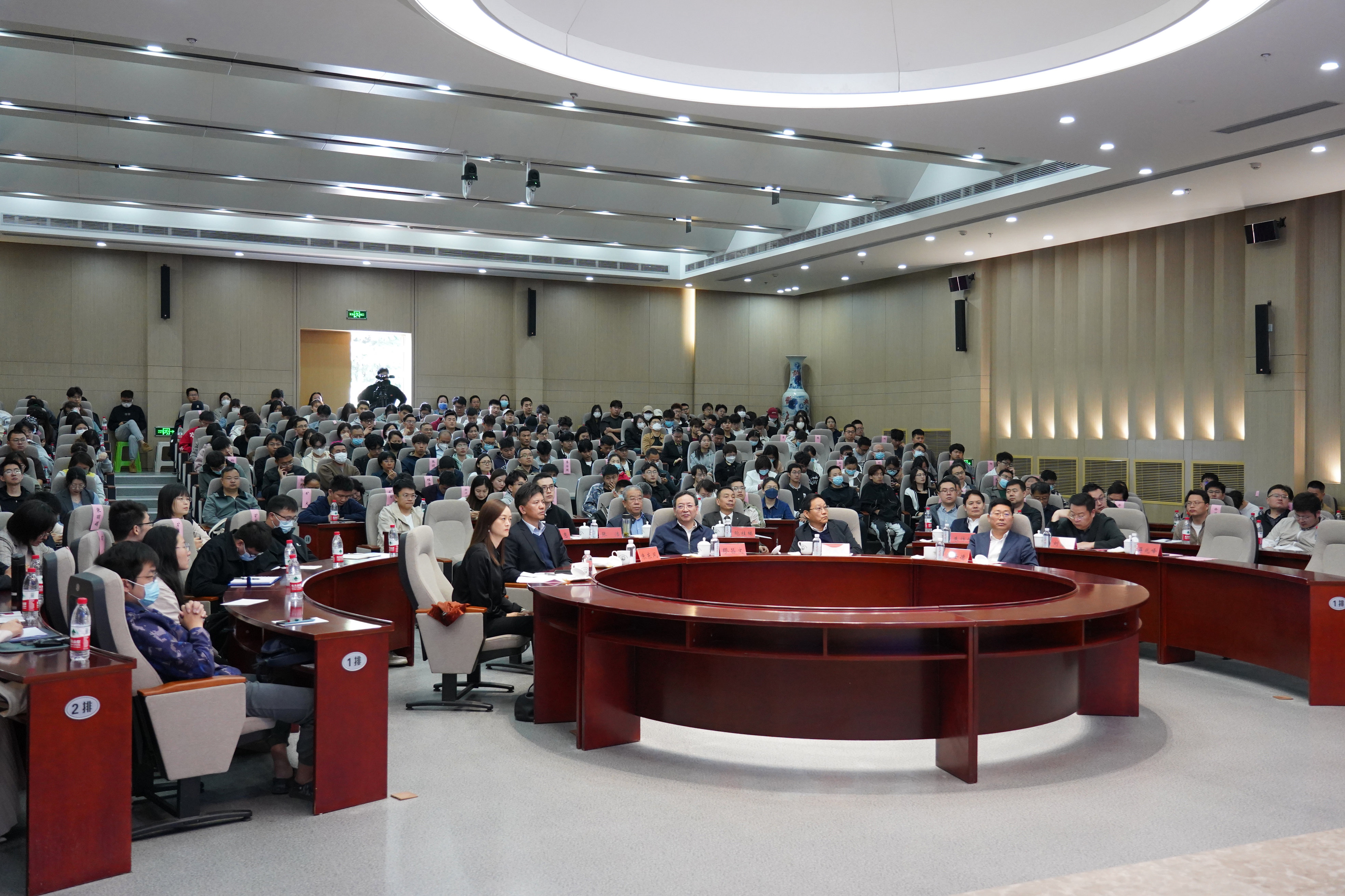 綠色建筑與建筑文化高峰論壇在江蘇建院舉辦，建筑業(yè)發(fā)展新機遇引熱議